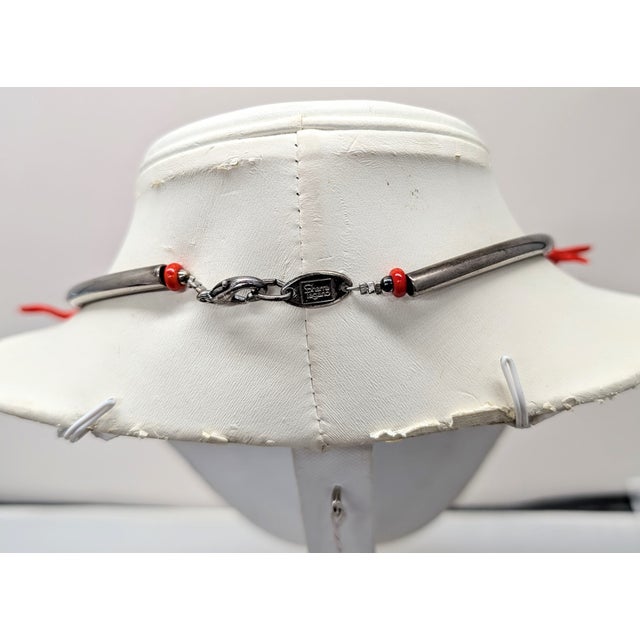 Modern Vintage 1980s Signed Sharra Pagano Italy Silvertone Faux-Coral & Black Beaded Collar Necklace For Sale - Image 3 of 7
