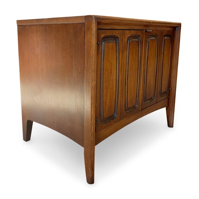 Wood Pair of Mid 20th Century Modern Walnut Kent Coffey Perspecta Nightstands, Attributed For Sale - Image 7 of 14