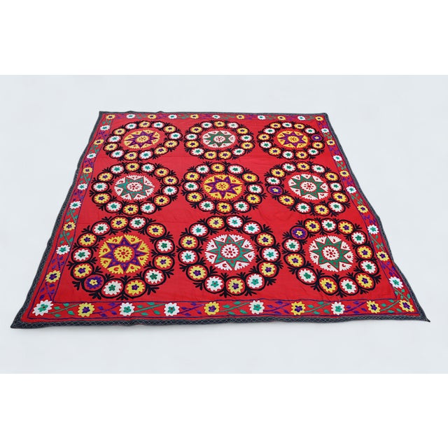 1920s Vintage Hand-Embroidered Suzani Wall Hanging, 1920s For Sale - Image 5 of 18