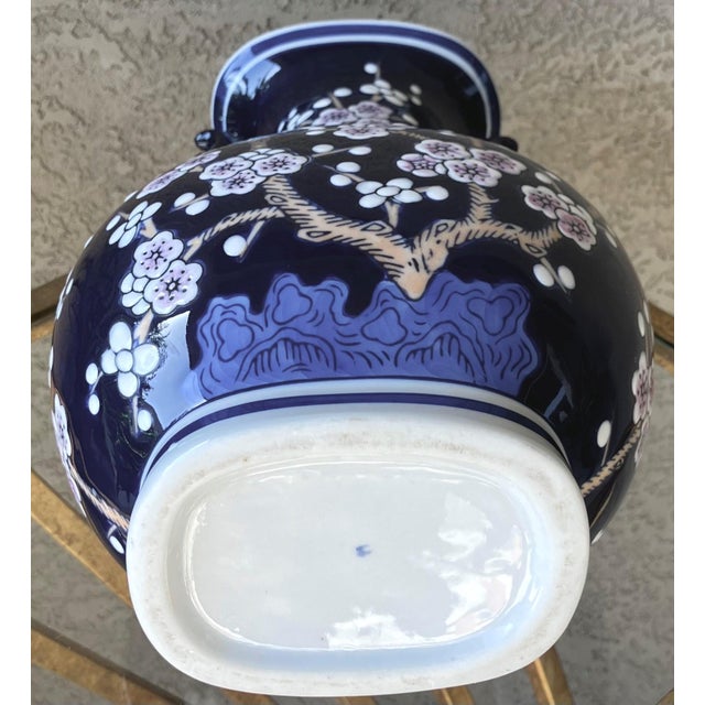 Navy Blue Mid 20th-Century Prunus Blossom 玉壶春瓶 Yuhuchunping-Shape Vase With Chinese Dragon-Handles For Sale - Image 8 of 18
