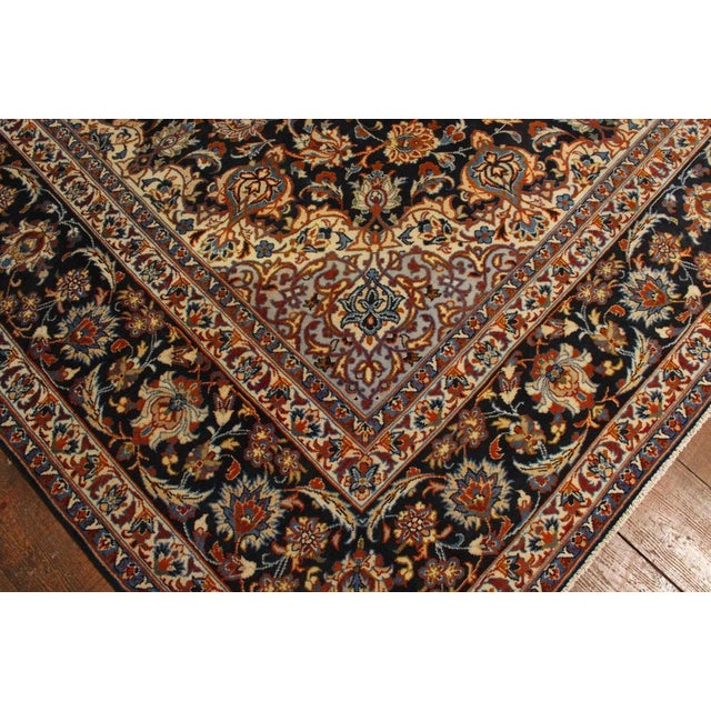 Middle Eastern Rug in Wool For Sale - Image 9 of 11