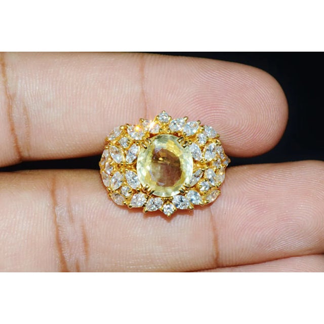 Gemstone GIA Certified 8.35CTS VS F Diamond Ceylon Sapphire 18K Solid Gold Bombay Dome Ring, size 6.25 For Sale - Image 7 of 9