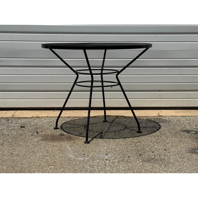 Mid-Century Modern Vintage Salterini Style Wrought Iron Mesh Patio Table – 36” Round For Sale - Image 3 of 12