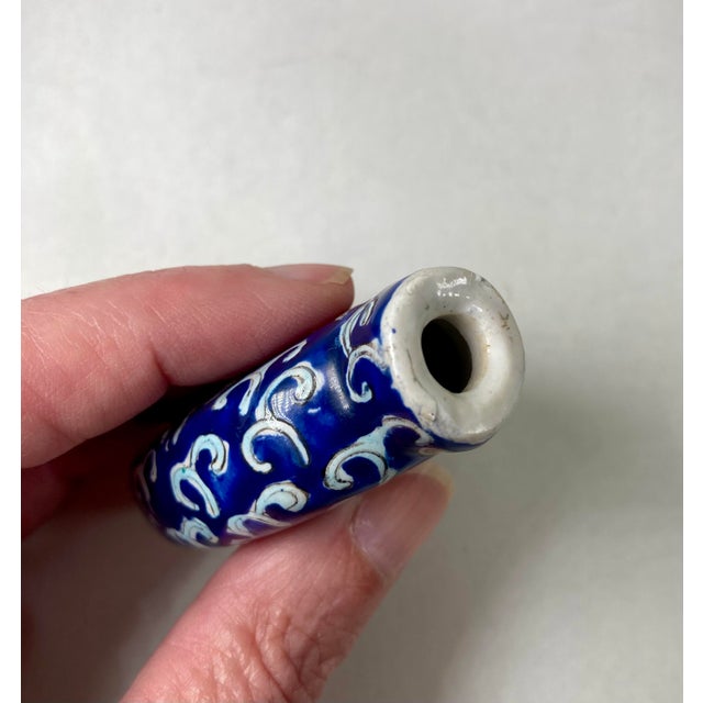 Antique Blue & White Enamel Lotus Flower Chinese Snuff Bottle With Stone Stopper For Sale - Image 13 of 15