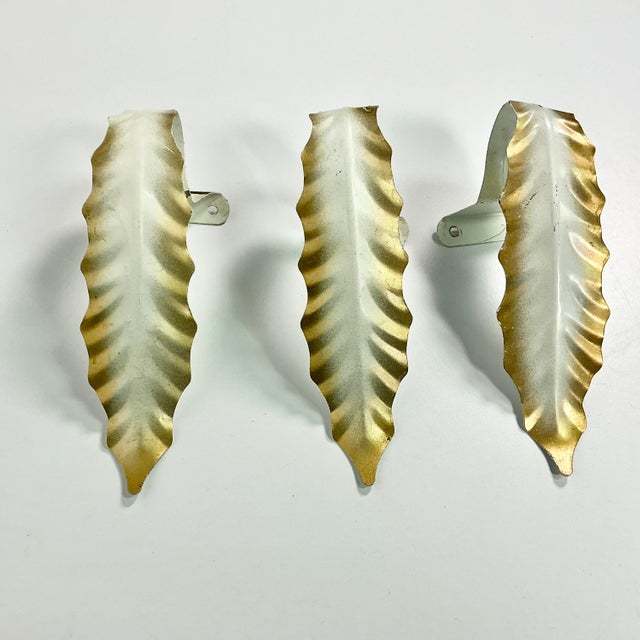 French 1950s Vintage Italian Roman Neoclassical Gold Tipped Acanthus Leaf Tole Tiebacks - Set of 3. For Sale - Image 3 of 12
