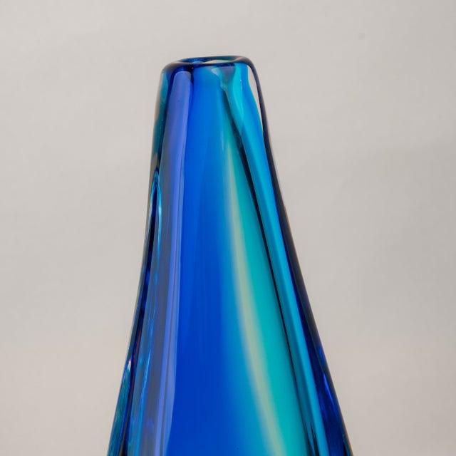 Crafted using the Sommerso technique, this vase features layers of fused glass, creating a stunning gradient from deep...