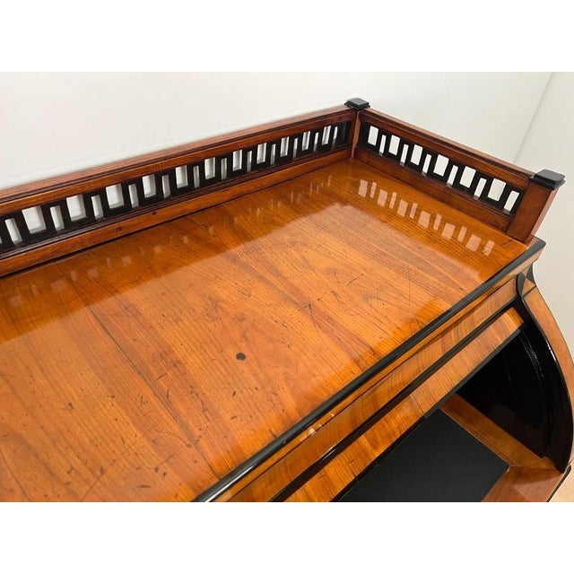Roll-Top Desk in Cherry Veneer and Brass, 1820 For Sale - Image 15 of 18