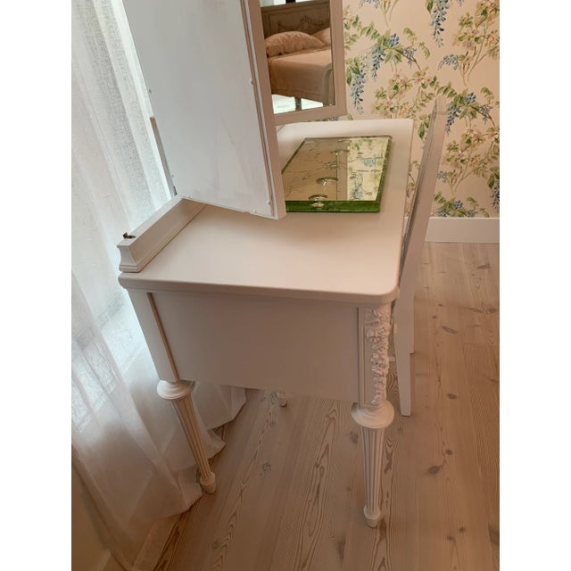 1910s Sligh French Style Vanity 2 Piece Set in White Paint For Sale - Image 10 of 12