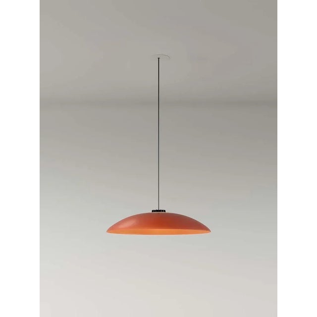 Medium red HeadHat plate pendant lamp by Santa & Cole Dimensions: d 50 x h 10 cm. Materials: Metal. Cable lenght: 3mts....