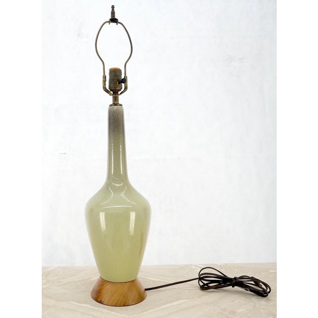 Mid-Century Modern Olive Green Art Pottery Ceramic Vase Shape Table Lamp Turned Walnut Base MINT For Sale - Image 3 of 9