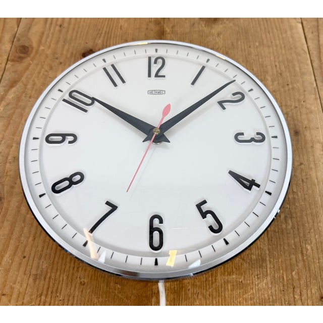 Vintage White Electric Wall Clock from Metamec, 1970s For Sale - Image 13 of 17