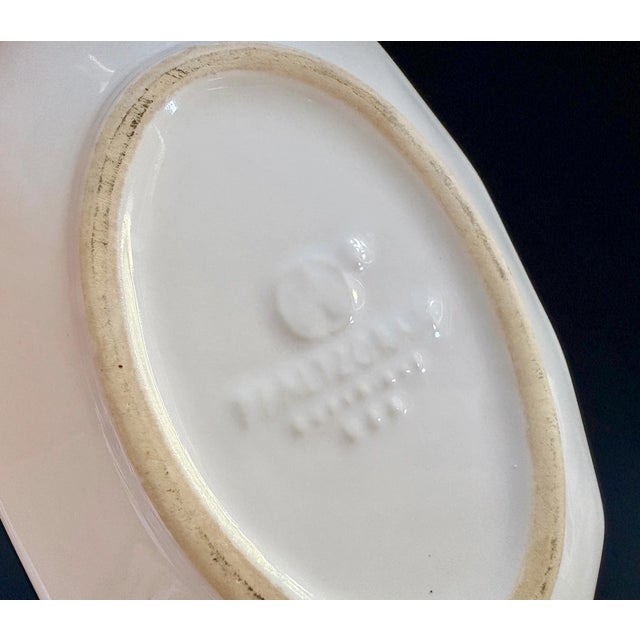 Vintage Pfaltzgraff Gravy Boat & Underplate – Heritage White Stoneware – Midcentury Tableware – 1963 For Sale - Image 9 of 9