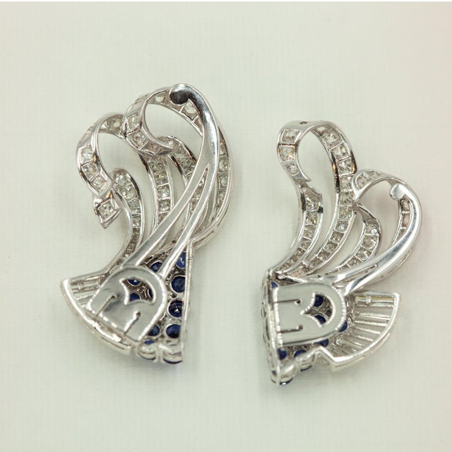 1940s 1940s Platinum Diamond Sapphire Duette Pin Brooch For Sale - Image 5 of 8