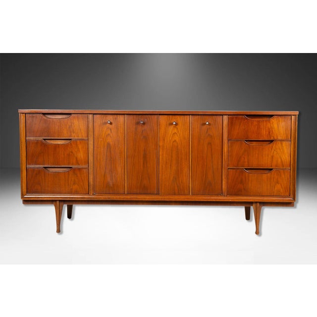 Mid 20th Century Mid-Century Modern Walnut Dresser For Sale - Image 4 of 10