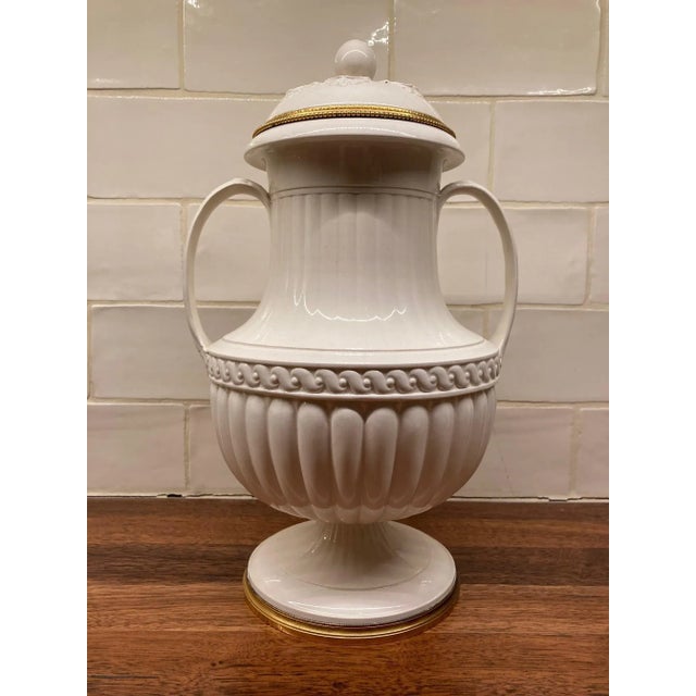 Early 20th Century Neoclassical Wedgwood Creamware Vase Urn For Sale - Image 11 of 11