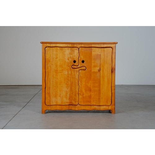 Cabinet The cabinet is in a good condition with some signs of usage normal to it´s age.