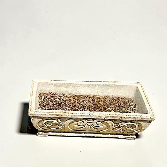 1950s Vintage Fleur Di Lis Rectangular French Concrete Planter For Sale In Palm Springs - Image 6 of 10