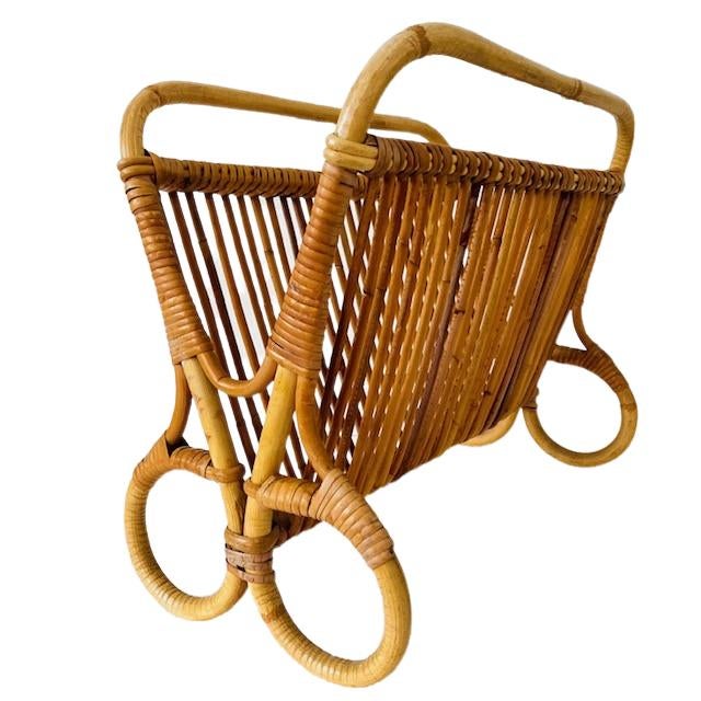 This vintage rattan magazine rack in clear rattan was made by Rohé Noordwolde and dates from the 1950s/60s. Nice to use as...