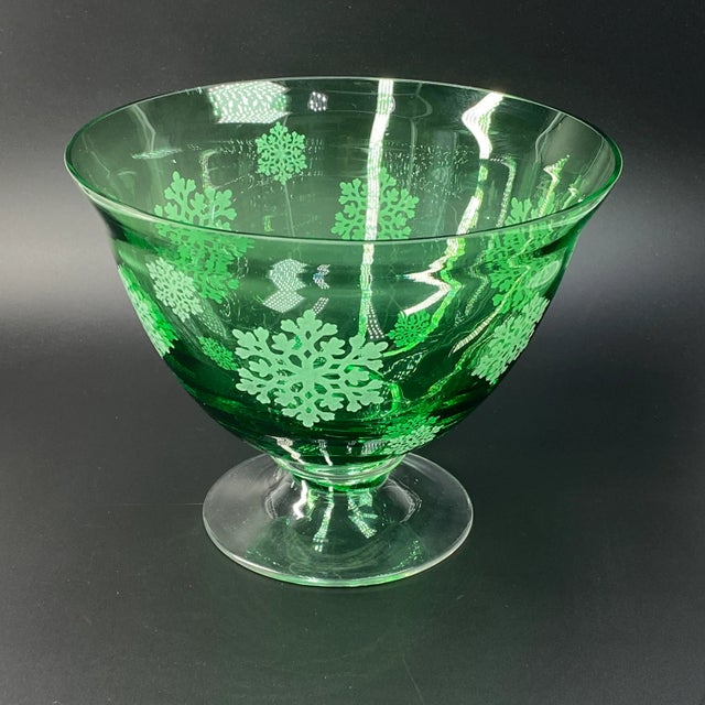 Glass Vintage 60s Green Bowl With Clear Footed Base & Frosted Snowflakes For Sale - Image 7 of 7