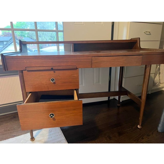 Vintage Mainline by Hooker Mid-Century Desk Beautiful original Mainline by Hooker mid-century modern desk, dating to...