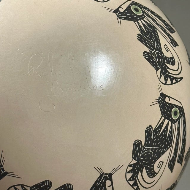 Ceramic Roberto Bañuelos Vintage Mata Ortiz Polychrome Sgraffito Vase W/ Rabbit Design, Signed For Sale - Image 7 of 7