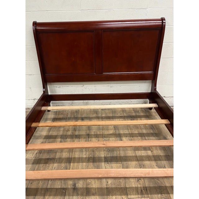 Late 20th Century Vintage Full Size Late 20th Century Traditional Louis Philippe Style Sleigh Bed For Sale - Image 5 of 10