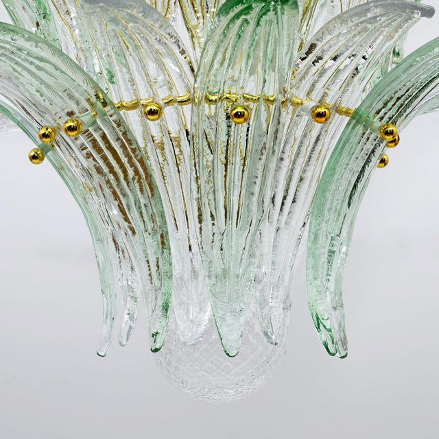 1980s Mid-Century Italian Modern Murano Glass and Brass Palmette Chandelier from Barovier & Toso, 1980s For Sale - Image 5 of 10