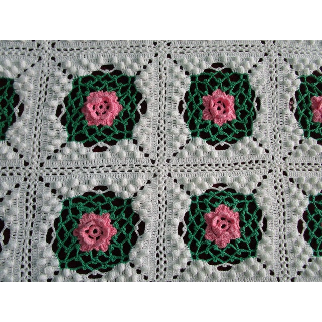 1970s Handmade Crochet Bedspread Rose Splendor or Rose Pineapple Granny Square With Fringe White Green Pink For Sale - Image 11 of 12