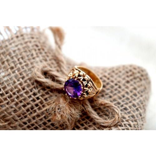 Gold ring with grid and twists and cut amethyst application. Metal: Gold. Origin: Portuguese. Brand: Dragão. Weight: 8.25...