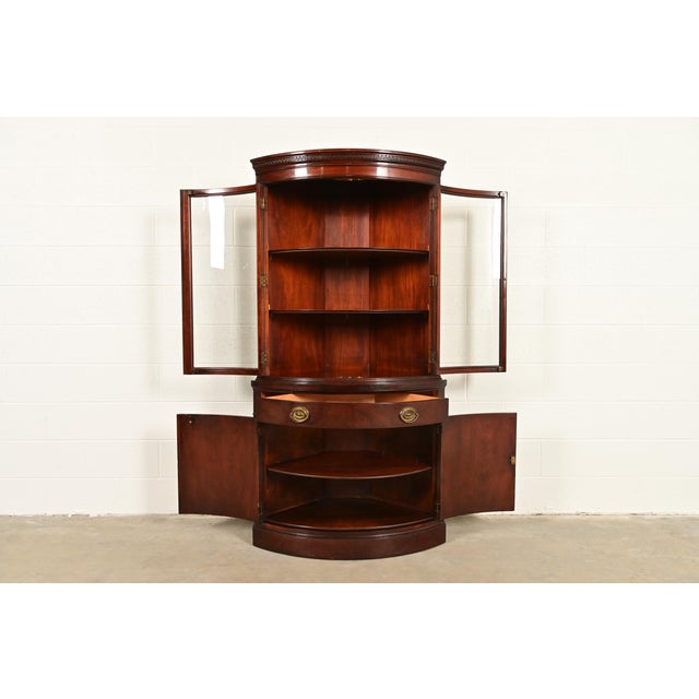 Drexel Georgian Mahogany Bow Front Corner Cabinet, 1950s For Sale In South Bend - Image 6 of 18