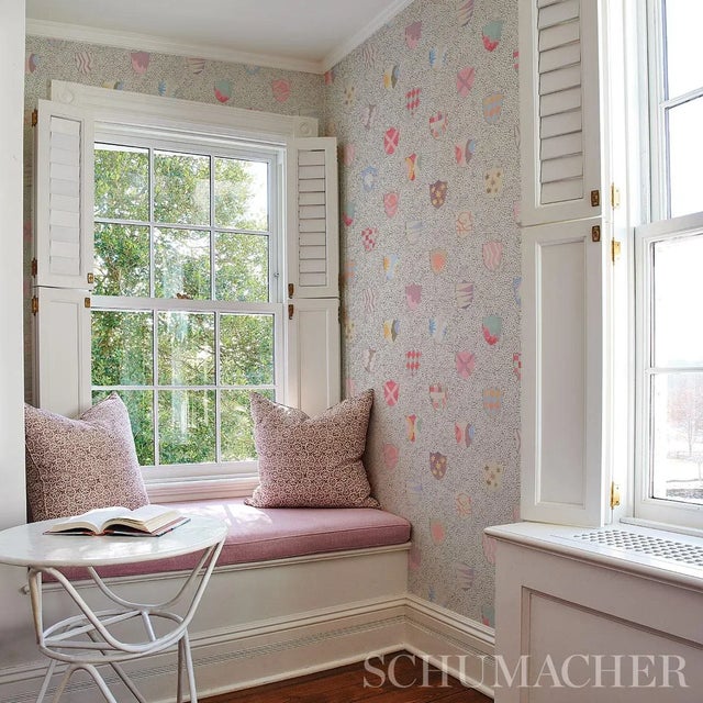 Schumacher x Happy Menocal Heraldic Wallpaper In Sprezzatura For Sale In New York - Image 6 of 6