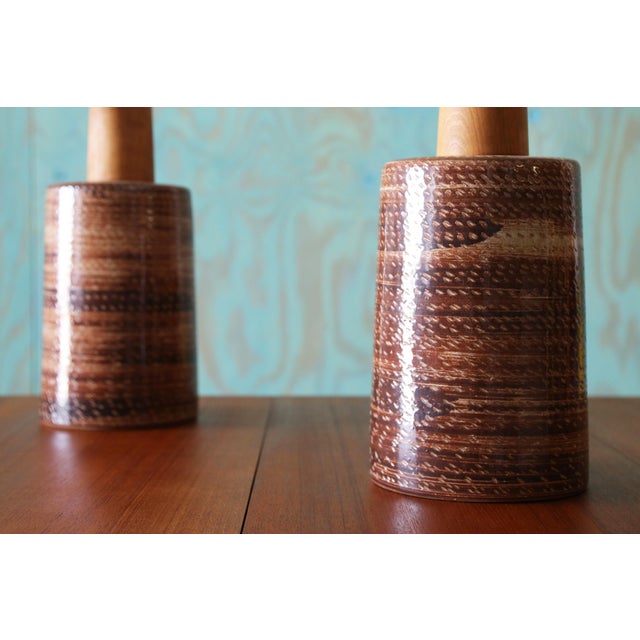 Mid-Century Modern 1960s Gordon and Jane Martz 170 Lamp Pair for Marshall Studios Maroon Sgraffito Thick Neck - a Pair For Sale - Image 3 of 12