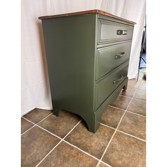 Contemporary Vintage Cushman Maple 3-Drawer Dresser – Olive Green & Walnut Finish For Sale - Image 3 of 11