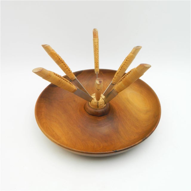 Walnut Wood Fruit Bowl with Knives with Raffia Handles by Carl Auböck for Werkstätte Carl Auböck, Vienna, 1950s, Set of 7 For Sale - Image 15 of 15