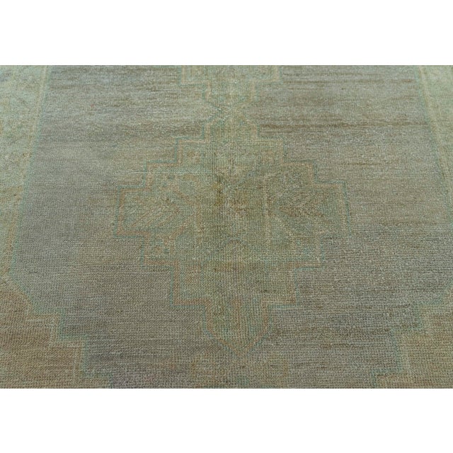 Turkish Vintage Rug 4'5" x 7'6" #20815 For Sale - Image 4 of 8