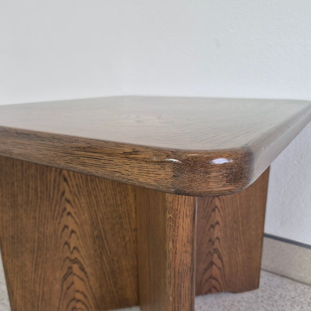 Oak Coffee Table by Gordon Russell, England, 1980s This oak coffee table was designed in the 1980s by Gordon Russell, one...