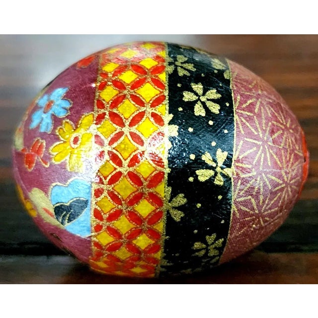 Shell Beautiful Chinese Vintage Hand-Designed Natural Egg For Sale - Image 7 of 9