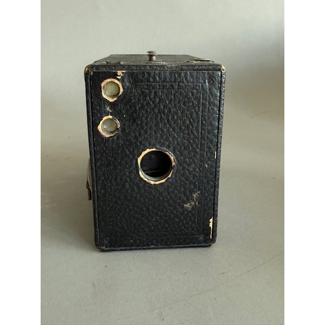The Vintage Eastman Kodak No. 2A Brownie Camera is a classic piece of photographic history, manufactured in the United...