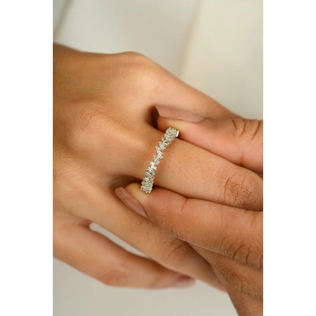 Baguette Cut Diamond Wedding Band in 18k Solid White Gold Size 6 For Sale In New York - Image 6 of 11