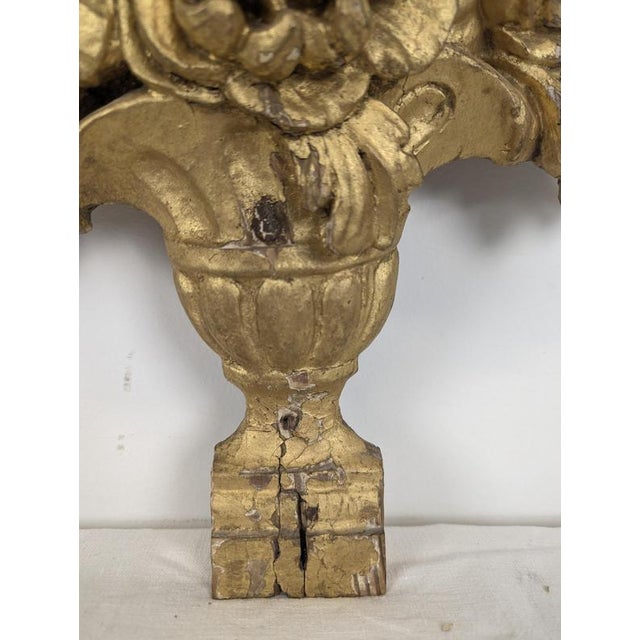 Carved and Gilded Wooden Ornaments with Floral Bouquets, Set of 2 For Sale - Image 4 of 11