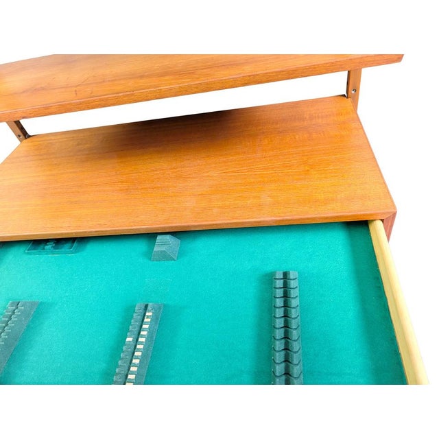 Brown Mid-Century Royal System Wall Unit in Teak by Poul Cadovius for Cado, 1960s For Sale - Image 8 of 9