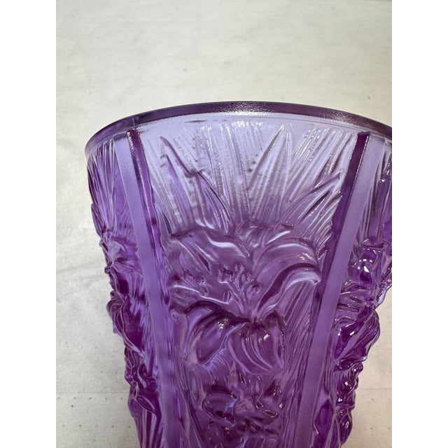 Glass Liuli Crystal Art Presence of Spring Collection Profusion of Lilies Vase For Sale - Image 7 of 12