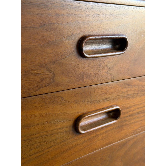 In Style of Jack Cartwright for Founders Furniture Walnut Lowboy 12-Drawer Dresser Mid-Century Modern For Sale - Image 10 of 11