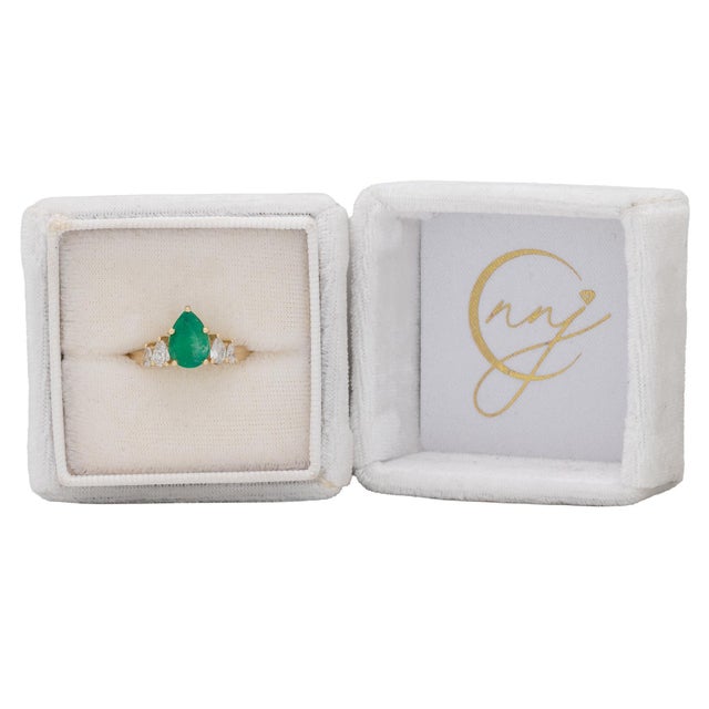 Gia Certified Colombian Emerald & Natural Diamond Ring: Solid 14k Gold, Pear Cut, Size 6.75 For Sale - Image 4 of 9