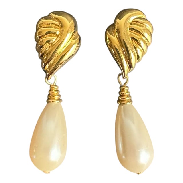 Vintage Gold Tone Faux Pearl Teardrop Earrings Clip on Wedding Bridal Classic Elegant For Sale