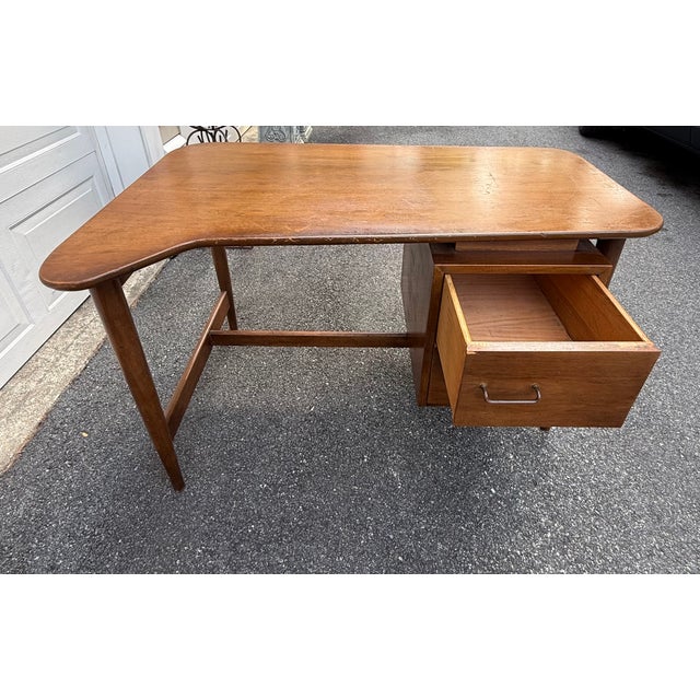 1950s Midcentury Boomerang-Top Floating Walnut Desk by American of Martinsville For Sale - Image 10 of 16