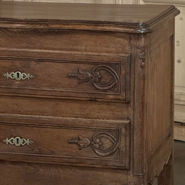 Wood 19th Century Louis XV Country French Oak Commode For Sale - Image 7 of 18