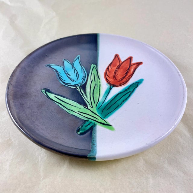 Vallauris Mid-Century French Atelier Cérenne à Vallauris Hand Made Signed Tulip Plate For Sale - Image 4 of 9