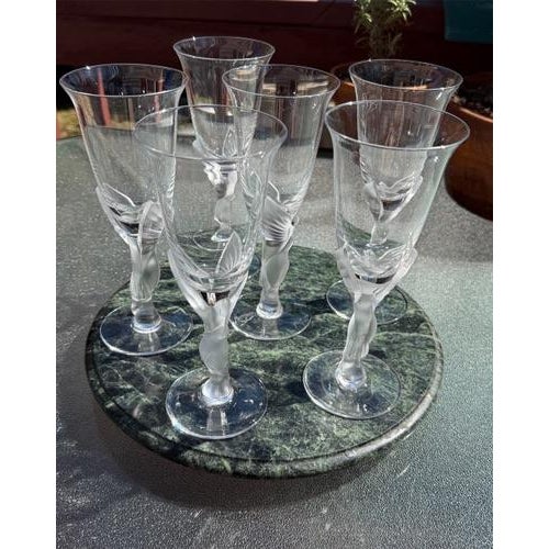 1960s Vintage Fabergé "Kissing Snow Doves" Stemmed Crystal Wine Glasses 1960s France - Set of 6 For Sale - Image 5 of 9