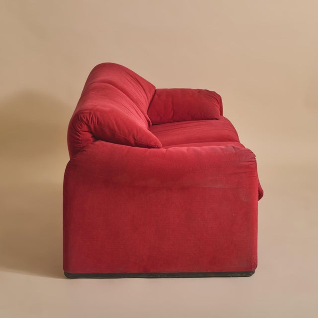 Italian Red ‘Maralunga’ Loveseat by Vico Magistretti for Cassina, 1970s For Sale In Chicago - Image 6 of 12
